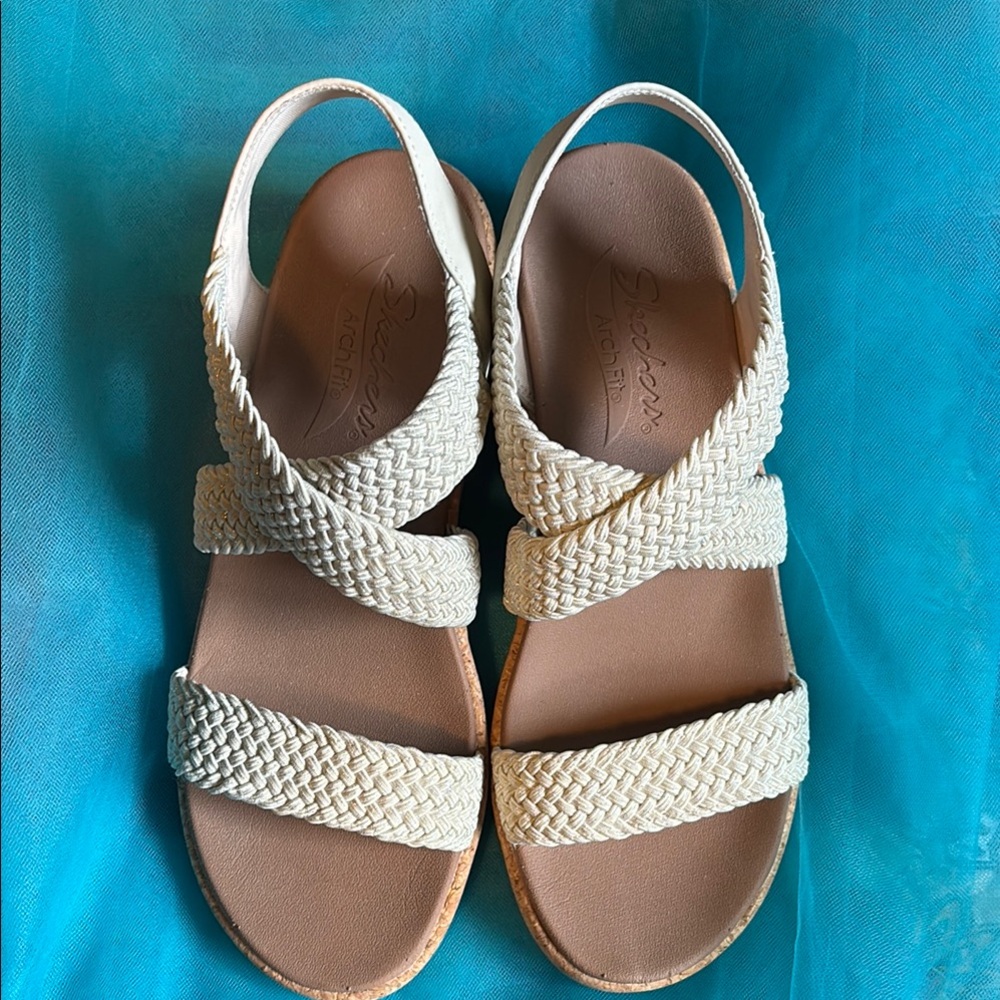 Skechers Cream Casual Sandals with Cushioned Insole